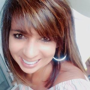 Meet your Posher, Elaine